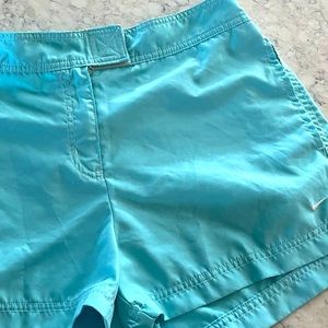 Women’s Nike shorts medium (8-10) excellent cond.